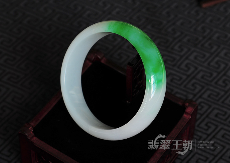 细糯种阳绿缅甸翡翠手镯（59.4mm）