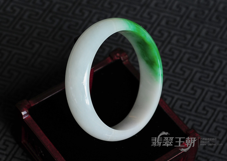 细糯种阳绿缅甸翡翠手镯（59.4mm）