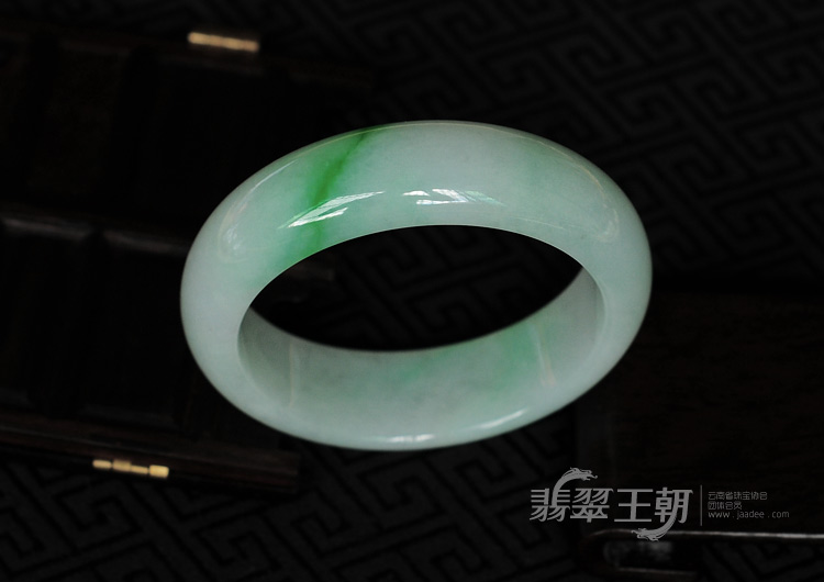 糯冰种阳绿飘翠缅甸翡翠手镯（55.4mm）