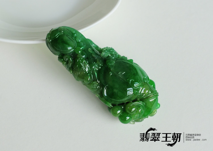 糯冰种满绿缅甸翡翠事事如意挂件