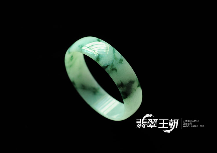 糯冰种飘花缅甸翡翠手镯(53.2)