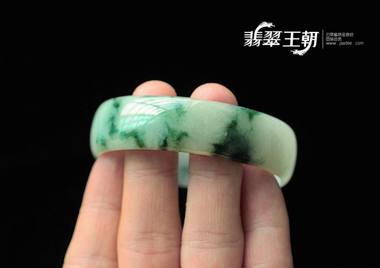 糯冰种飘花缅甸翡翠手镯(53.2)