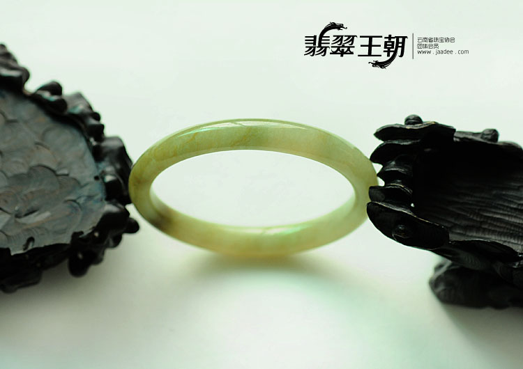 糯冰种黄翡缅甸翡翠圆条手镯(55.1)