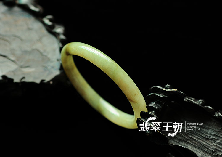 糯冰种黄翡缅甸翡翠圆条手镯(55.1)