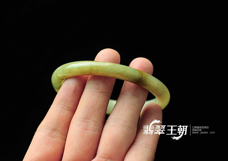 糯冰种黄翡缅甸翡翠圆条手镯(55.1)