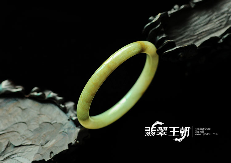 糯冰种黄翡缅甸翡翠圆条手镯(55.1)