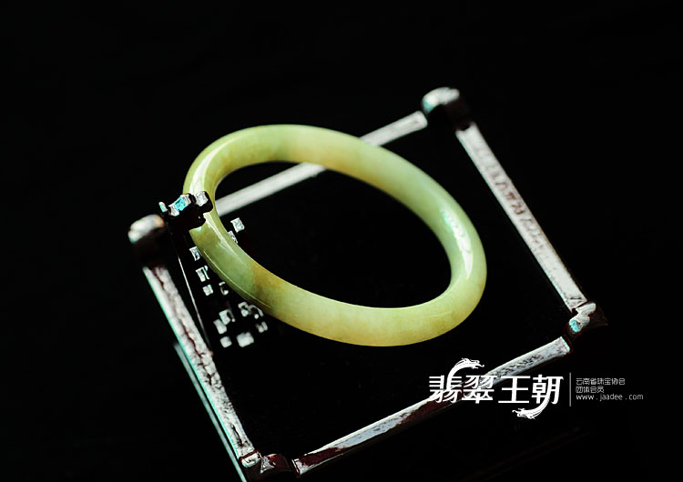 糯冰种黄翡缅甸翡翠圆条手镯(55.1)