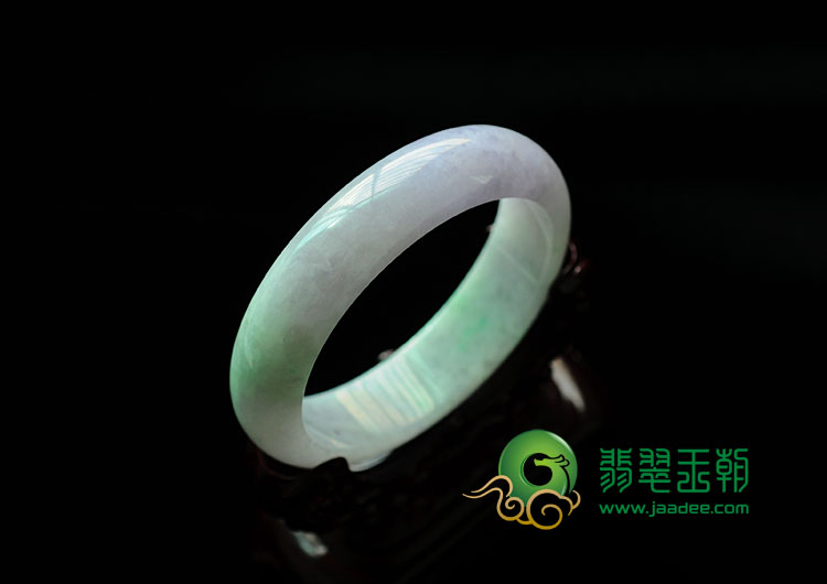 糯冰种春带彩缅甸翡翠手镯(58.2)