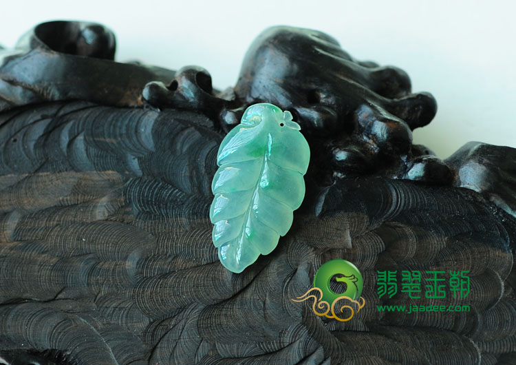 冰种飘翠缅甸翡翠叶子挂件