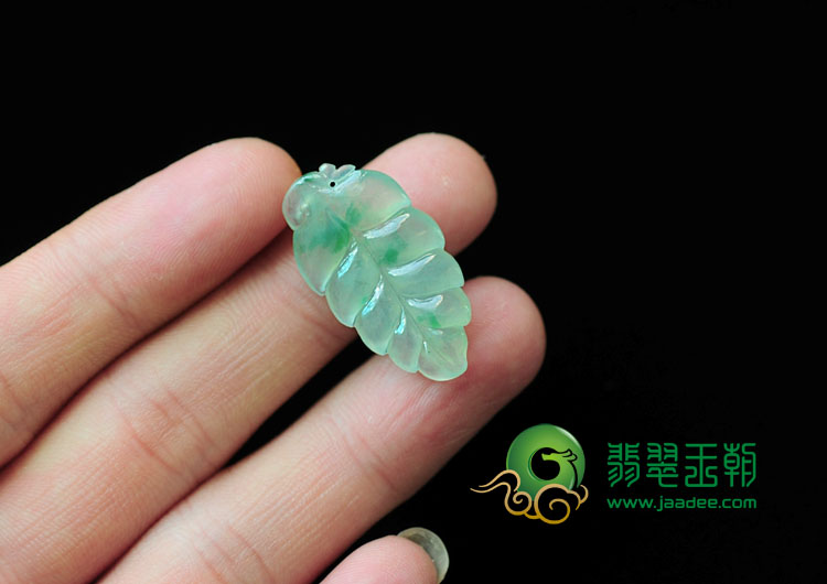 冰种飘翠缅甸翡翠叶子挂件