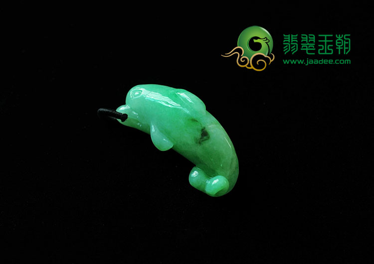 糯冰种翠色缅甸翡翠海豚挂件