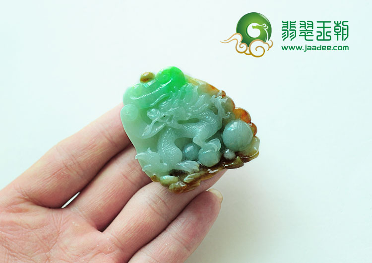 糯冰种三彩缅甸翡翠飞龙挂件