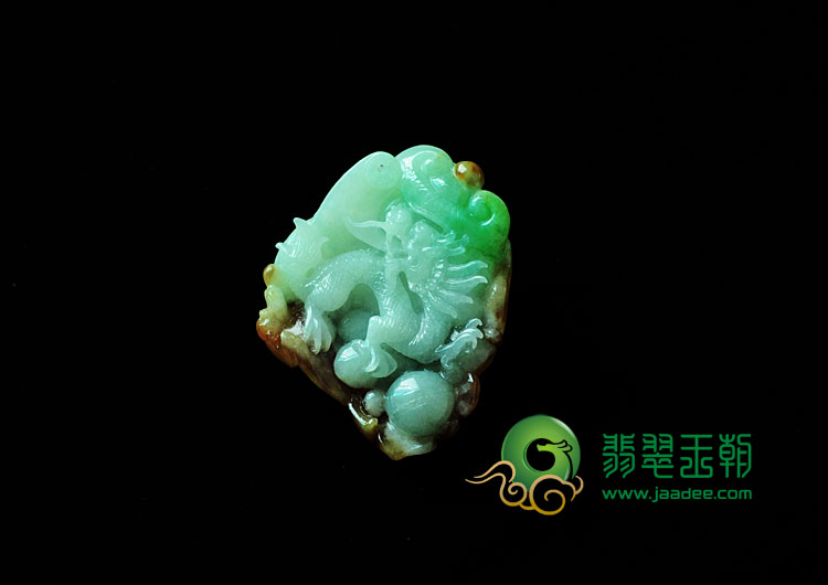 糯冰种三彩缅甸翡翠飞龙挂件