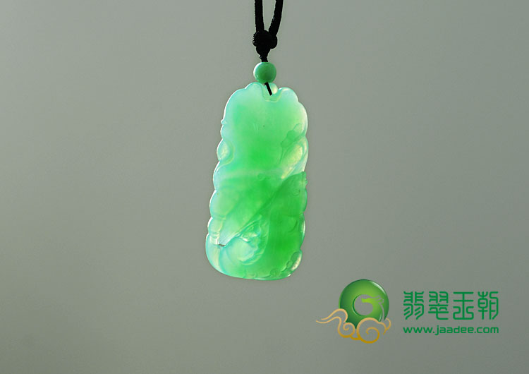 feicui糯冰种满绿缅甸翡翠年年有余挂件