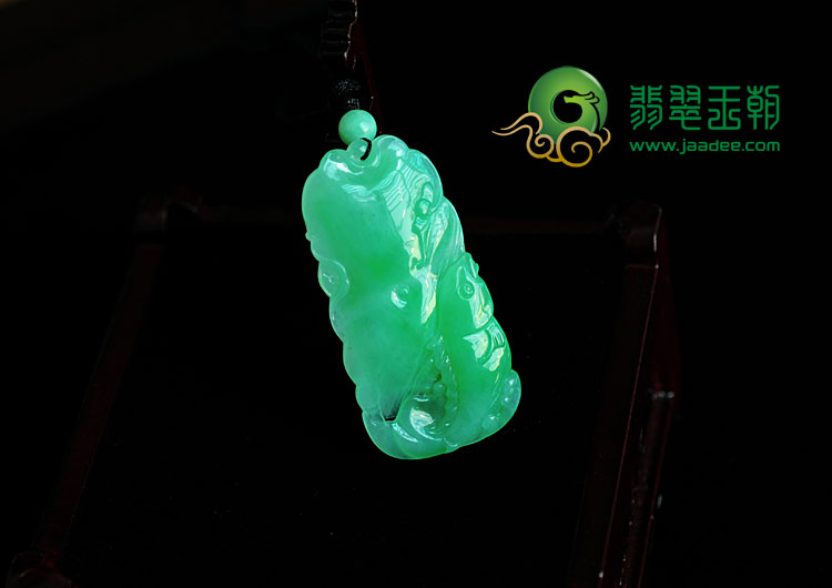 feicui糯冰种满绿缅甸翡翠年年有余挂件