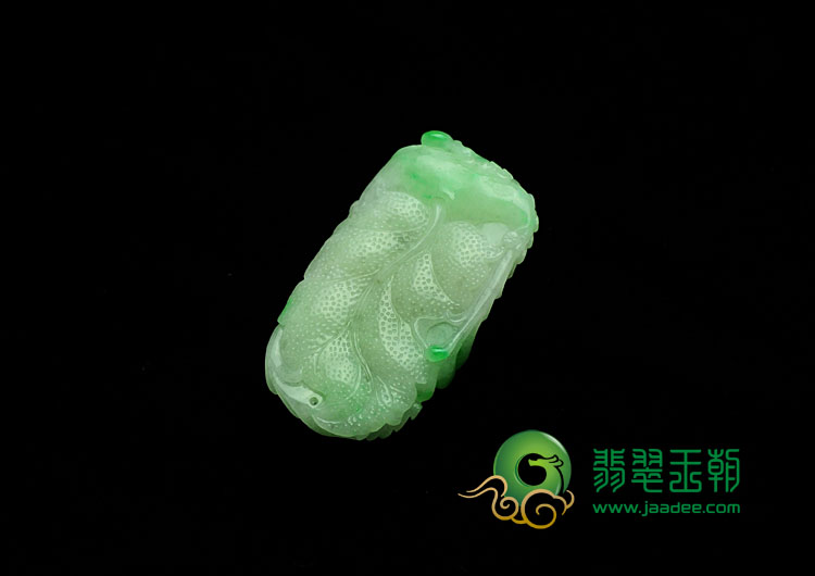 糯冰种翠色缅甸翡翠大展鸿图挂件