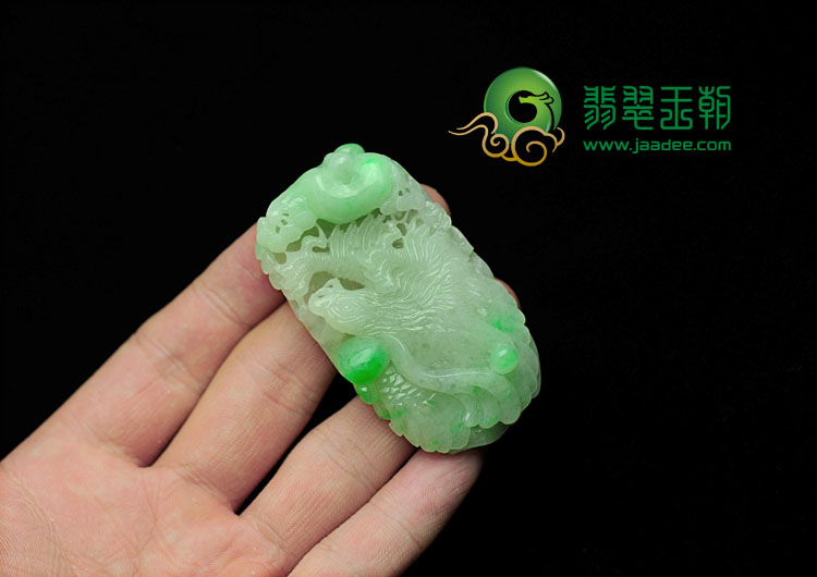 糯冰种翠色缅甸翡翠大展鸿图挂件