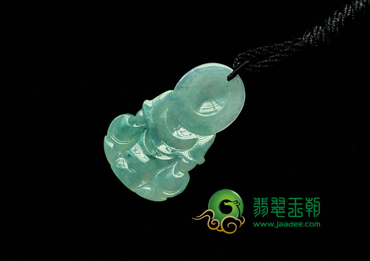 冰种飘花缅甸翡翠观音挂件
