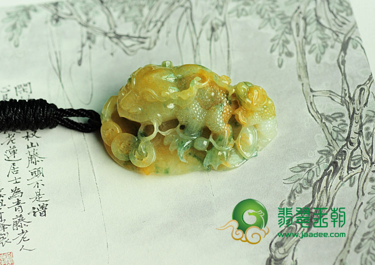 冰种黄翡飘花缅甸翡翠金蟾挂件