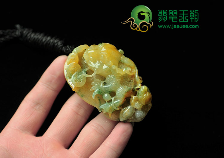 冰种黄翡飘花缅甸翡翠金蟾挂件