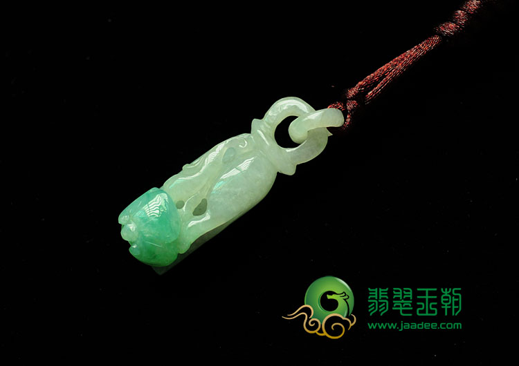 糯冰种飘蓝绿缅甸翡翠招财手挂件