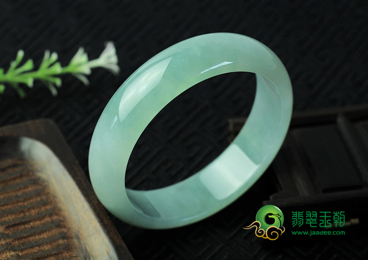 冰种晴水缅甸翡翠手镯（58.4mm）