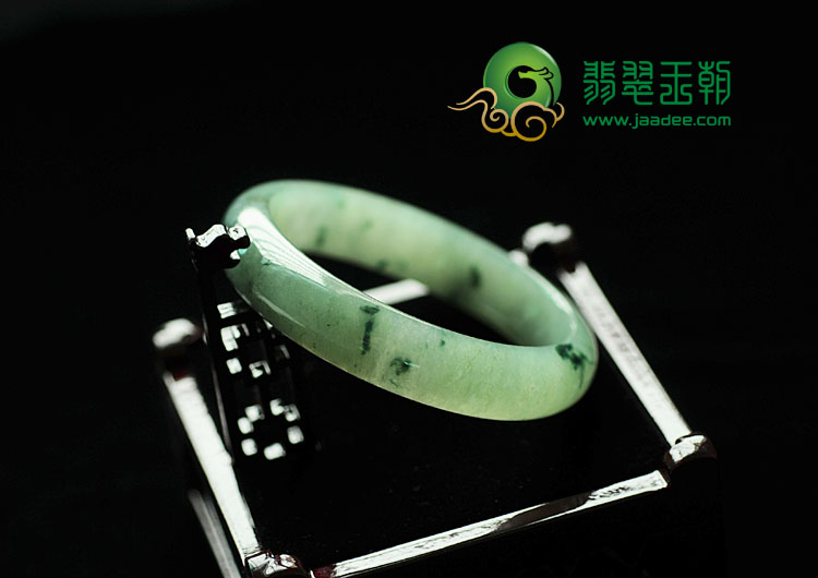 糯冰种飘花缅甸翡翠手镯(57.9mm)