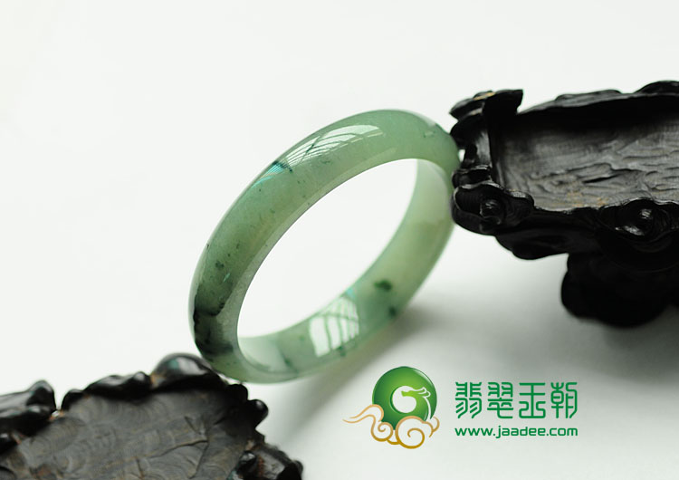 糯冰种飘花缅甸翡翠手镯(57.9mm)