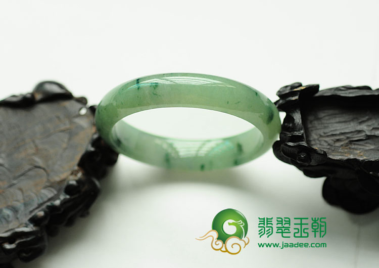 糯冰种飘花缅甸翡翠手镯(57.9mm)