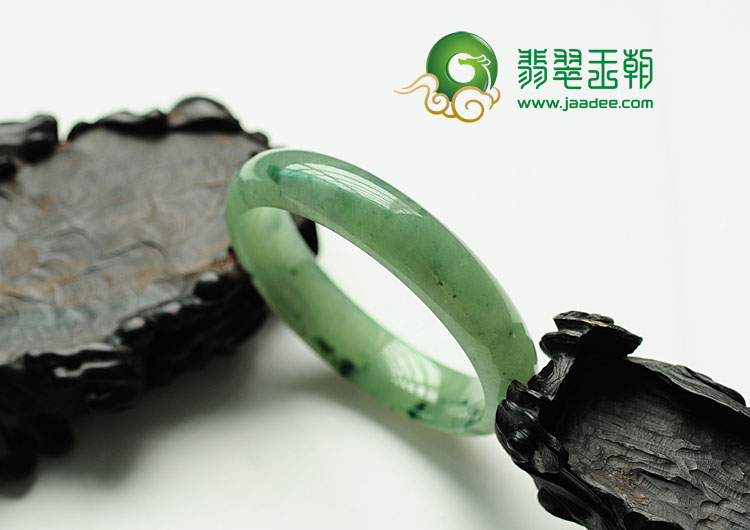糯冰种飘花缅甸翡翠手镯(57.9mm)
