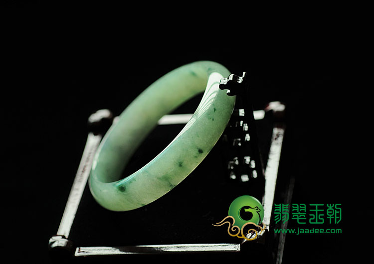 糯冰种飘花缅甸翡翠手镯(57.9mm)