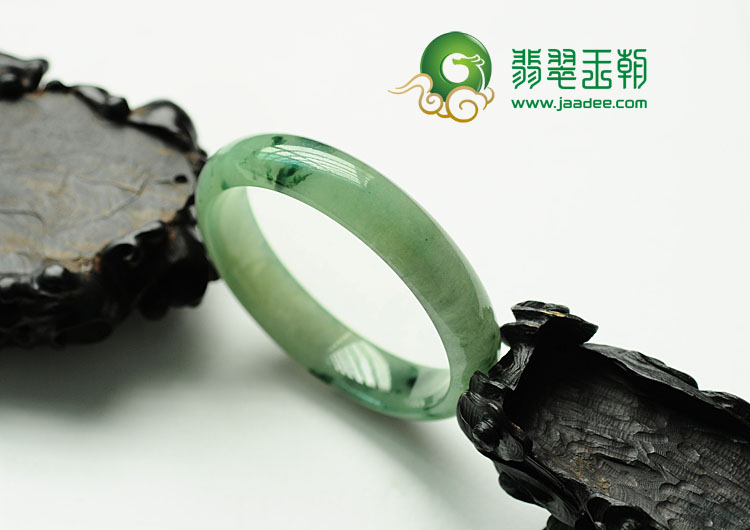 糯冰种飘花缅甸翡翠手镯(57.9mm)