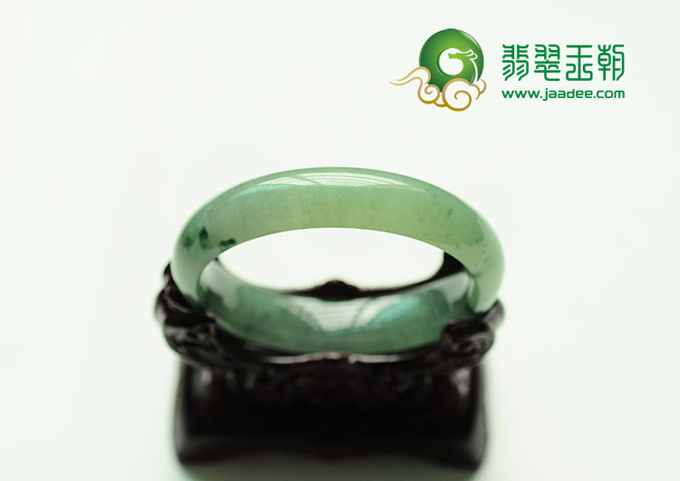 糯冰种飘花缅甸翡翠手镯(57.9mm)