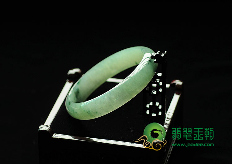 糯冰种飘花缅甸翡翠手镯(57.9mm)
