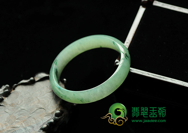 糯冰种飘花缅甸翡翠手镯(57.9mm)