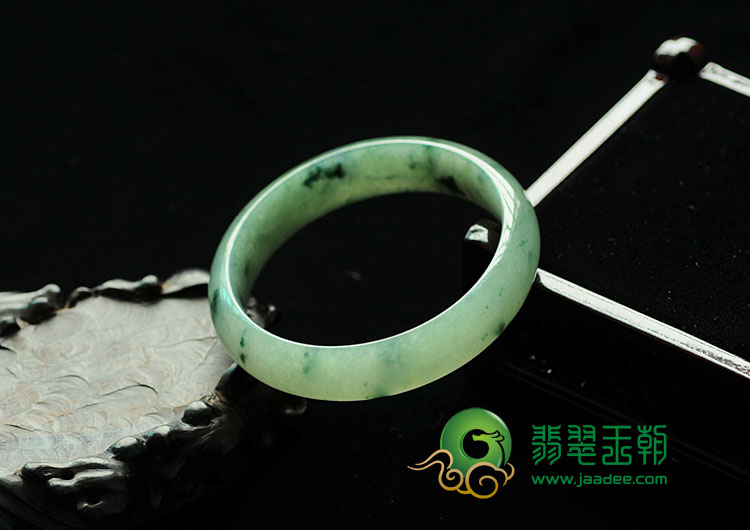 糯冰种飘花缅甸翡翠手镯(57.4mm)