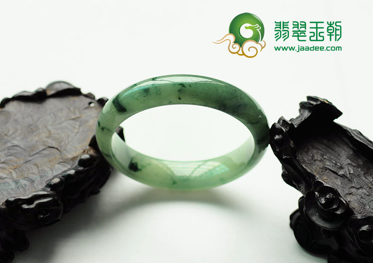 糯冰种飘花缅甸翡翠手镯(57.4mm)