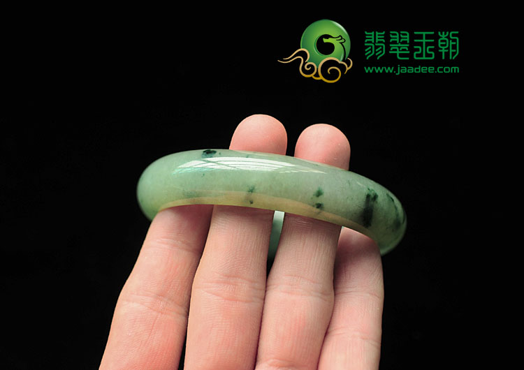 糯冰种飘花缅甸翡翠手镯(57.4mm)