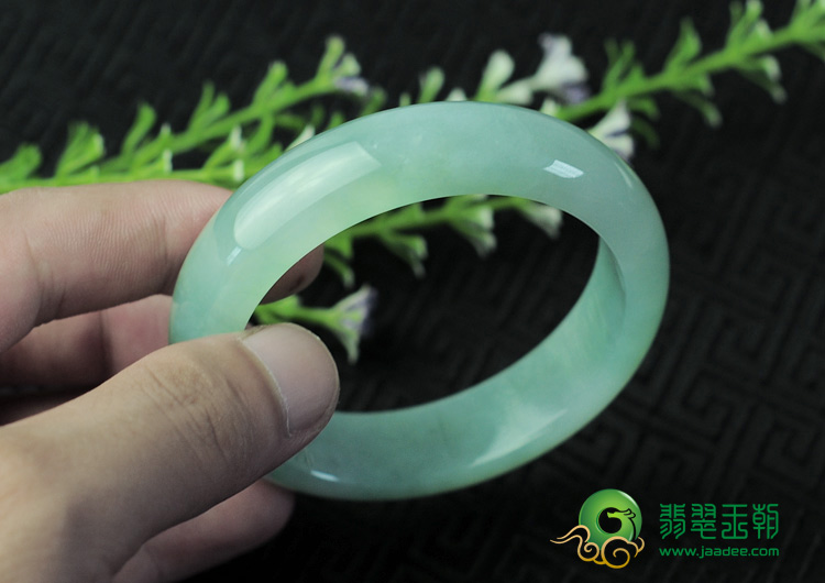 冰种晴水缅甸翡翠手镯（56.3mm）