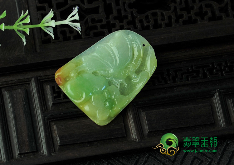 糯冰种三彩缅甸翡翠蝴蝶挂件