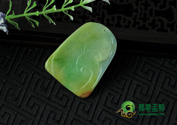 糯冰种三彩缅甸翡翠蝴蝶挂件