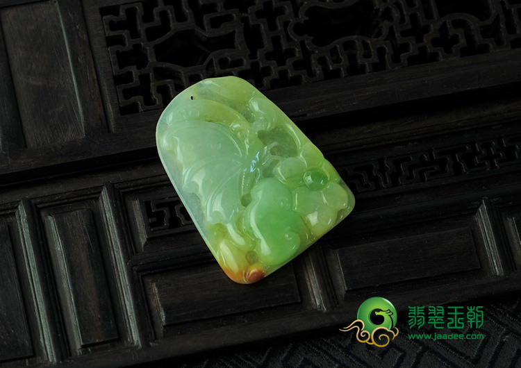 糯冰种三彩缅甸翡翠蝴蝶挂件
