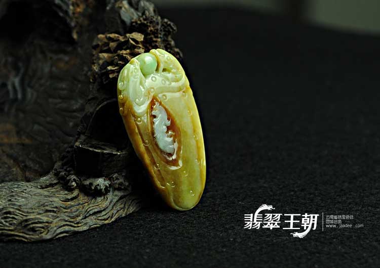 细糯种黄加绿缅甸翡翠龙凤挂件