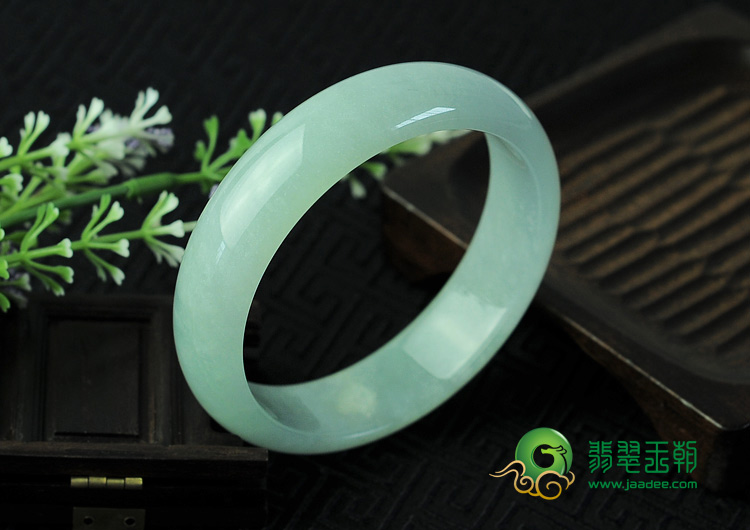 feicui糯冰种淡晴水缅甸翡翠手镯（59.9mm）