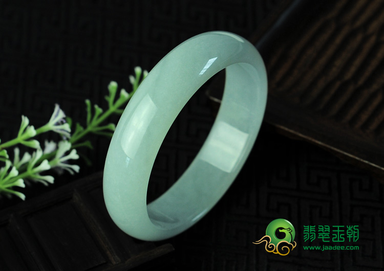 糯冰种淡晴水缅甸翡翠手镯（59.7mm）