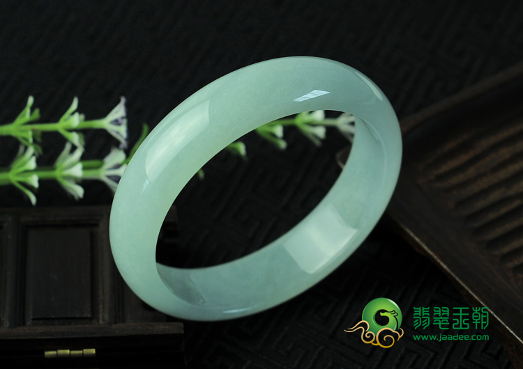 糯冰种淡晴水缅甸翡翠手镯（59.7mm）