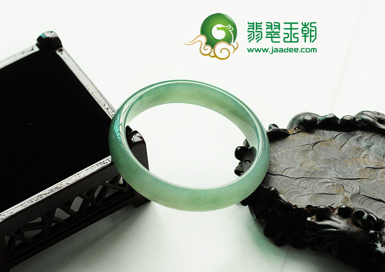 糯冰种油青缅甸翡翠手镯(57.7mm)