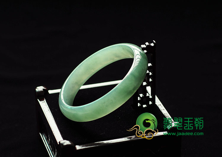 糯冰种油青缅甸翡翠手镯(57.7mm)