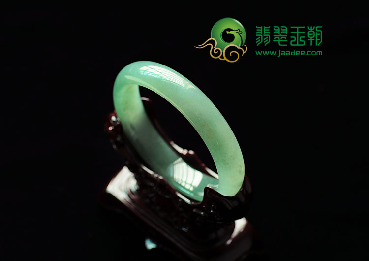 糯冰种油青缅甸翡翠手镯(57.7mm)