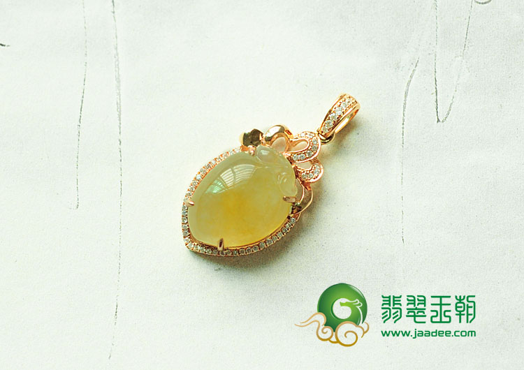 冰种黄翡缅甸翡翠桃心胸坠